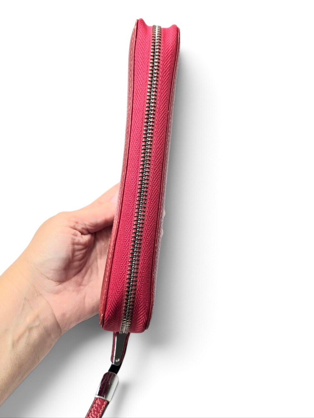 Lavemi Red Leather Wallet. Zip Closure. - Picture 2 of 11